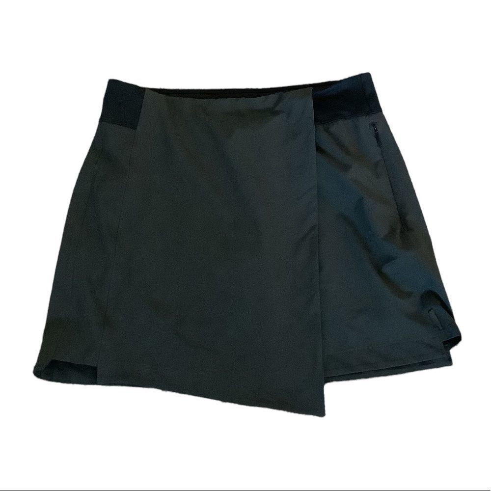 Rei Skort in Green - Black